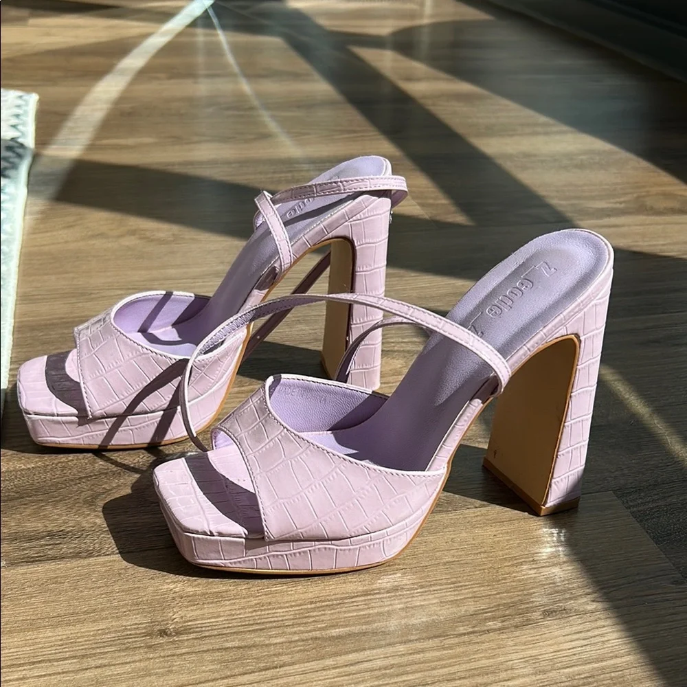 Elegant Lilac Platform Heels - Picture 1 of 1